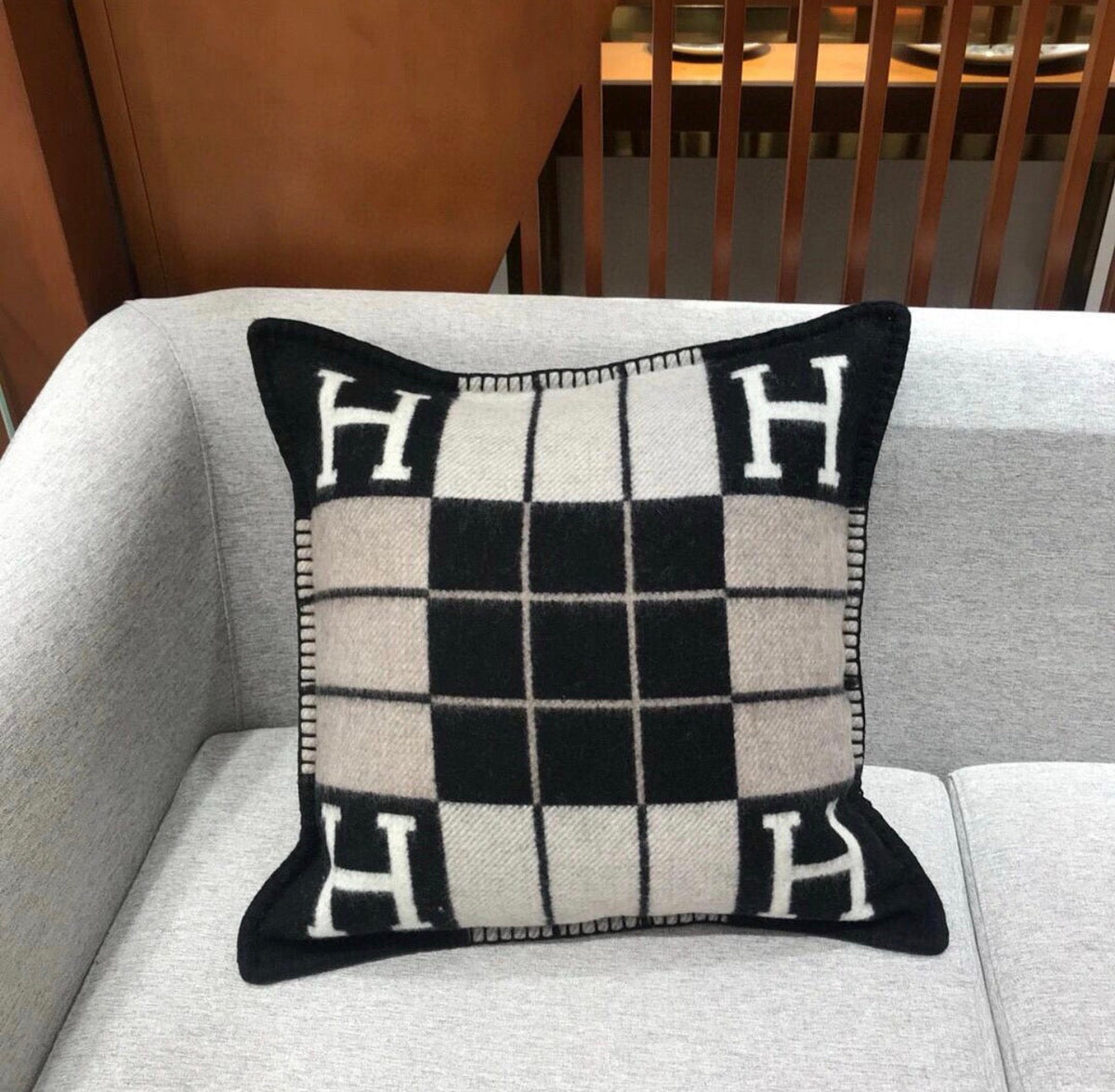 PILLOW BLACK