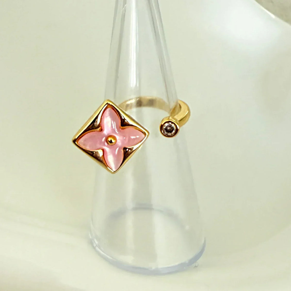 Nayla Ring